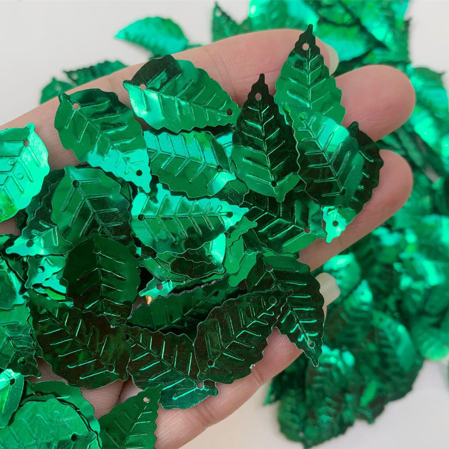 16mm 25mm PVC Leaf Sequins Loo - огляд і ціна Art Craft Cup