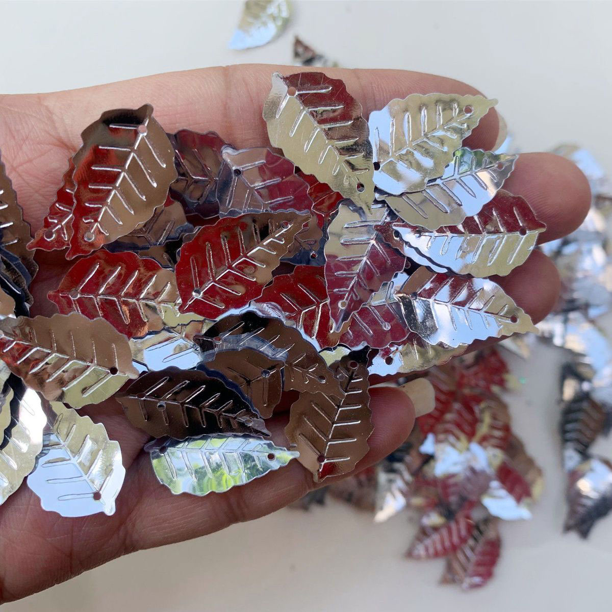 16mm 25mm PVC Leaf Sequins Loo - огляд і ціна Art Craft Cup